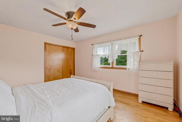 381 GROVE HEIGHTS RD, Berkeley Springs, WV 25411