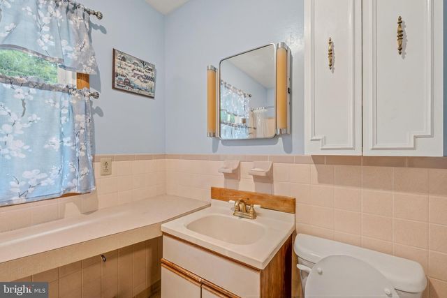 381 GROVE HEIGHTS RD, Berkeley Springs, WV 25411
