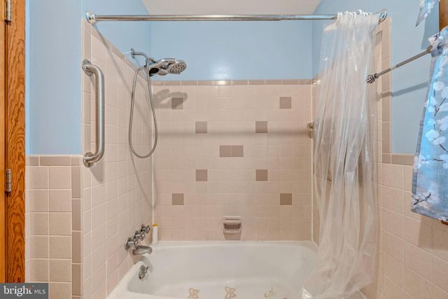 381 GROVE HEIGHTS RD, Berkeley Springs, WV 25411