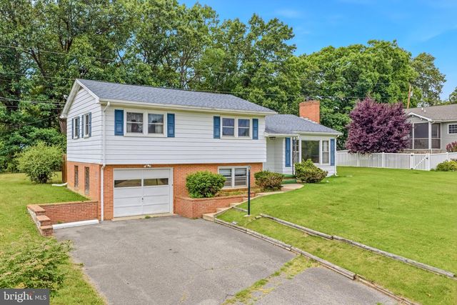 381 GROVE HEIGHTS RD, Berkeley Springs, WV 25411