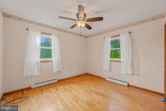381 GROVE HEIGHTS RD, Berkeley Springs, WV 25411