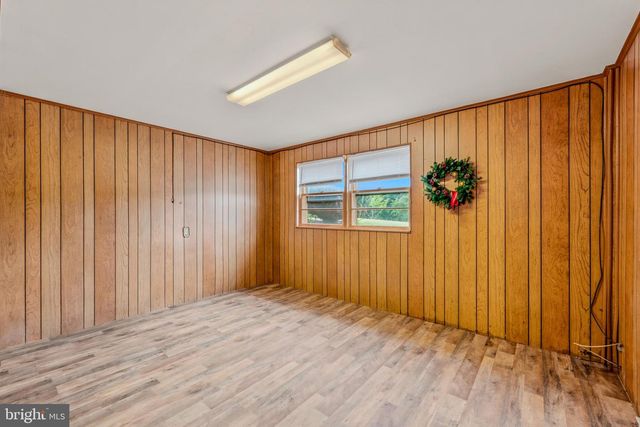 381 GROVE HEIGHTS RD, Berkeley Springs, WV 25411