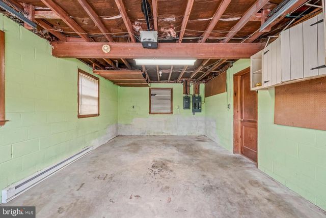 381 GROVE HEIGHTS RD, Berkeley Springs, WV 25411