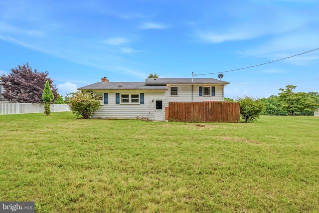 381 GROVE HEIGHTS RD, Berkeley Springs, WV 25411