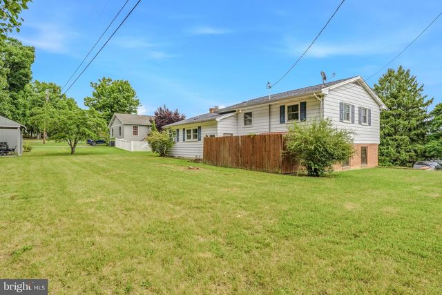 381 GROVE HEIGHTS RD, Berkeley Springs, WV 25411