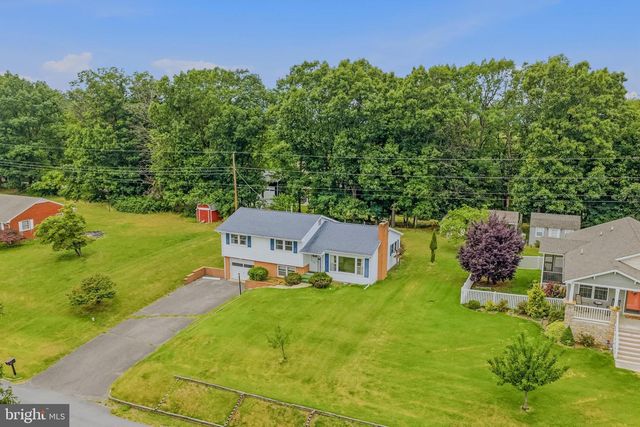 381 GROVE HEIGHTS RD, Berkeley Springs, WV 25411