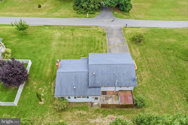 381 GROVE HEIGHTS RD, Berkeley Springs, WV 25411