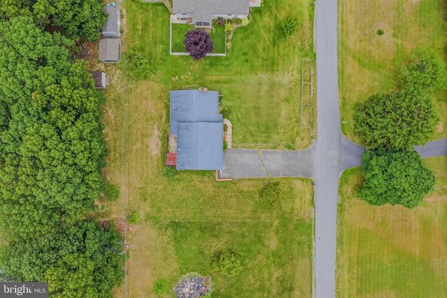 381 GROVE HEIGHTS RD, Berkeley Springs, WV 25411