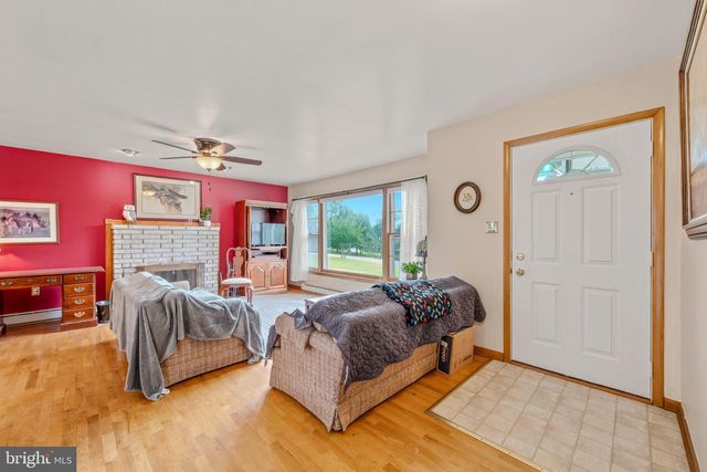 381 GROVE HEIGHTS RD, Berkeley Springs, WV 25411