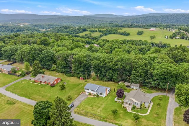 381 GROVE HEIGHTS RD, Berkeley Springs, WV 25411