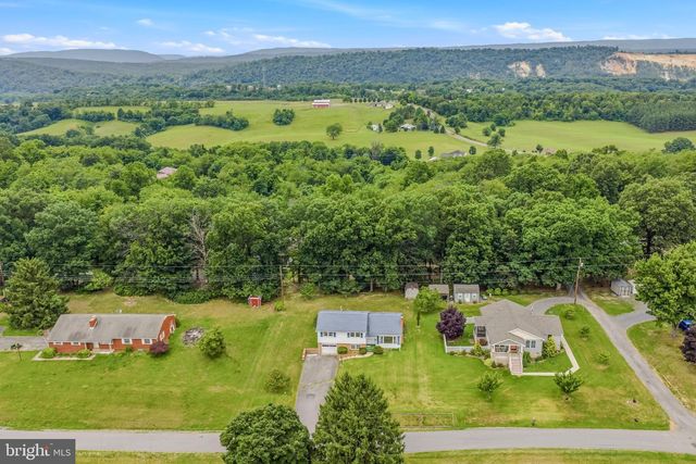 381 GROVE HEIGHTS RD, Berkeley Springs, WV 25411