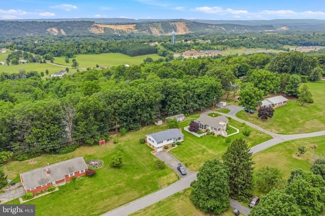 381 GROVE HEIGHTS RD, Berkeley Springs, WV 25411
