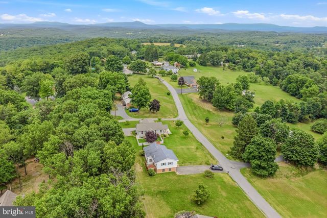381 GROVE HEIGHTS RD, Berkeley Springs, WV 25411