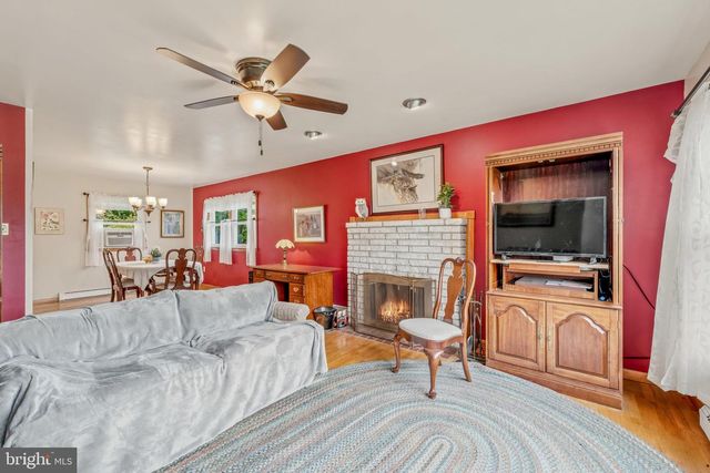 381 GROVE HEIGHTS RD, Berkeley Springs, WV 25411