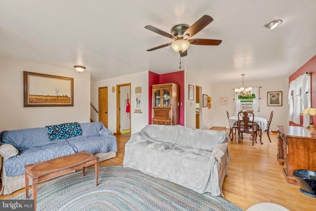 381 GROVE HEIGHTS RD, Berkeley Springs, WV 25411