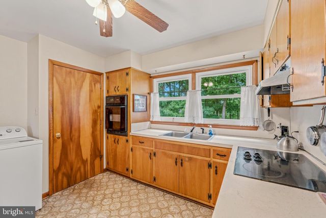 381 GROVE HEIGHTS RD, Berkeley Springs, WV 25411
