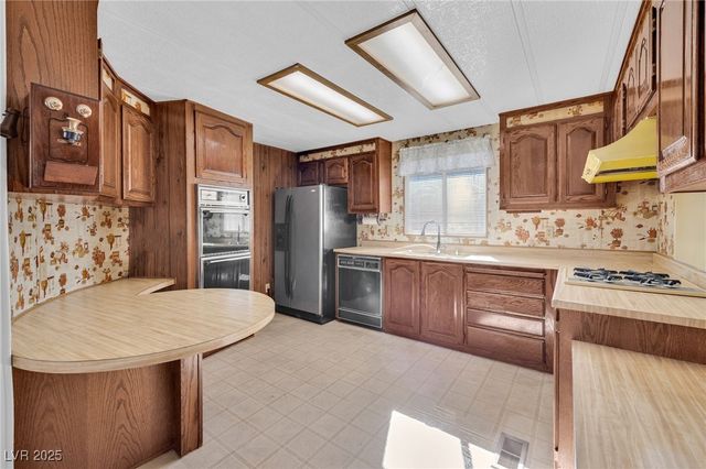 4587 Royal Ridge Lane, Las Vegas, NV 89103