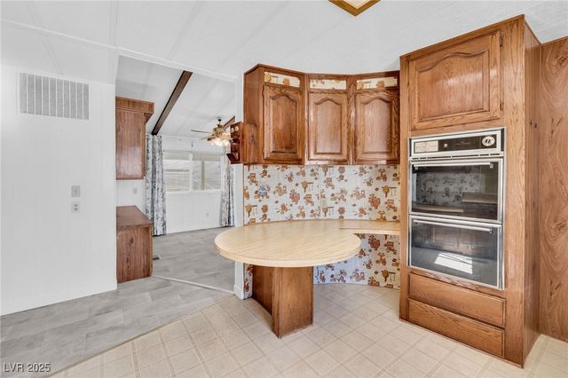 4587 Royal Ridge Lane, Las Vegas, NV 89103