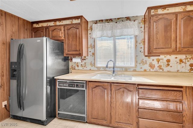 4587 Royal Ridge Lane, Las Vegas, NV 89103