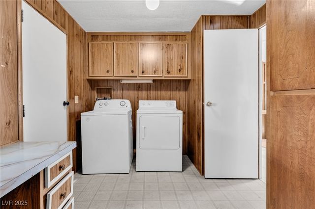 4587 Royal Ridge Lane, Las Vegas, NV 89103