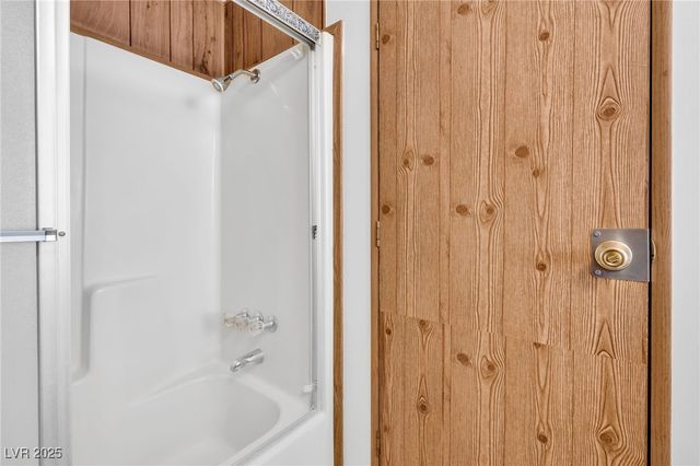 4587 Royal Ridge Lane, Las Vegas, NV 89103