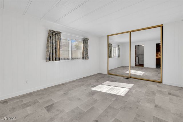 4587 Royal Ridge Lane, Las Vegas, NV 89103