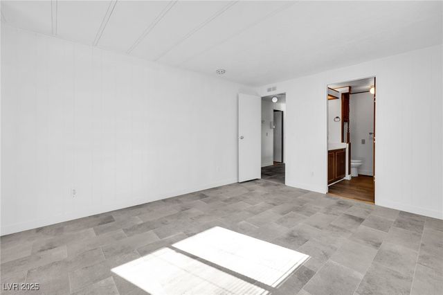 4587 Royal Ridge Lane, Las Vegas, NV 89103