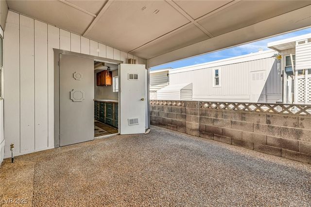 4587 Royal Ridge Lane, Las Vegas, NV 89103