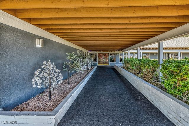 4587 Royal Ridge Lane, Las Vegas, NV 89103