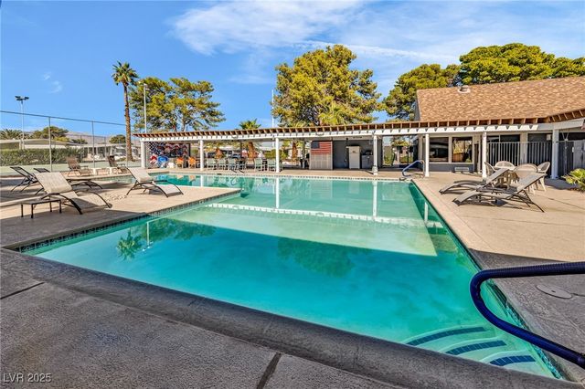 4587 Royal Ridge Lane, Las Vegas, NV 89103