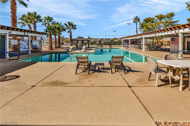 4587 Royal Ridge Lane, Las Vegas, NV 89103