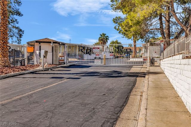 4587 Royal Ridge Lane, Las Vegas, NV 89103