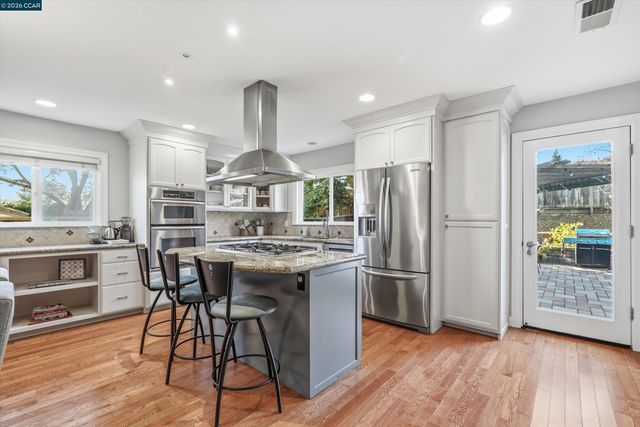 2045 Mcmillan Ct, Martinez, CA 94553