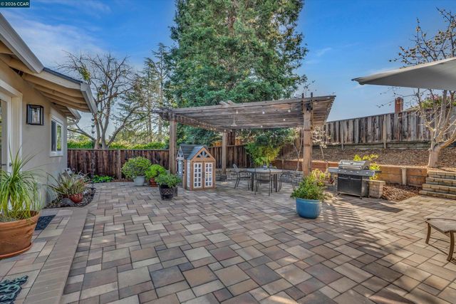 2045 Mcmillan Ct, Martinez, CA 94553