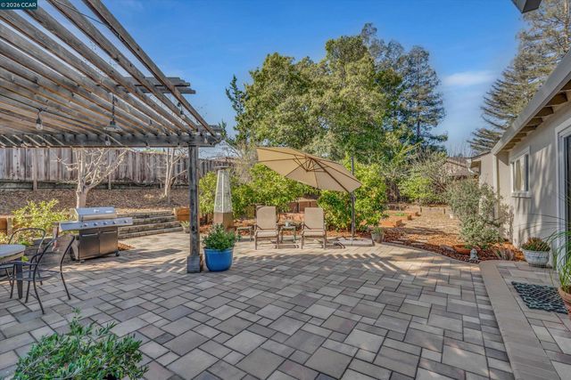 2045 Mcmillan Ct, Martinez, CA 94553