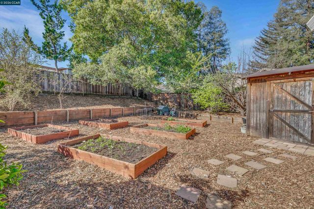 2045 Mcmillan Ct, Martinez, CA 94553