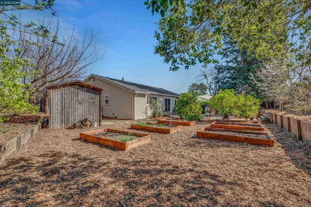 2045 Mcmillan Ct, Martinez, CA 94553