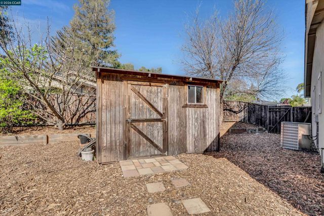 2045 Mcmillan Ct, Martinez, CA 94553