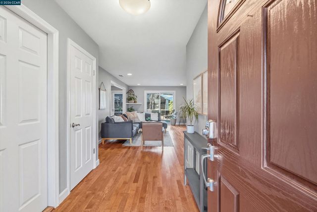 2045 Mcmillan Ct, Martinez, CA 94553