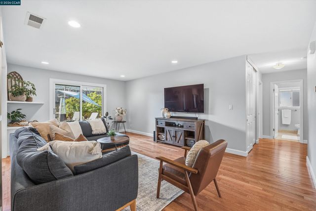 2045 Mcmillan Ct, Martinez, CA 94553