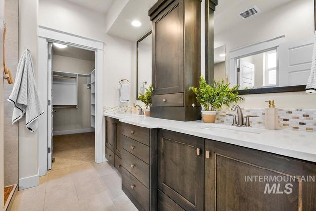 2885 W Hidden Springs Dr, Boise, ID 83714