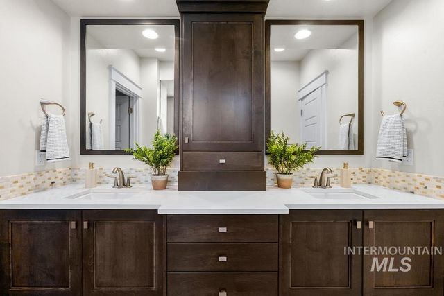 2885 W Hidden Springs Dr, Boise, ID 83714
