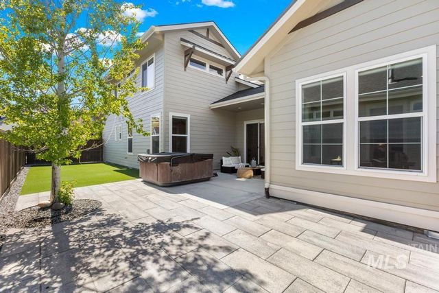 2885 W Hidden Springs Dr, Boise, ID 83714