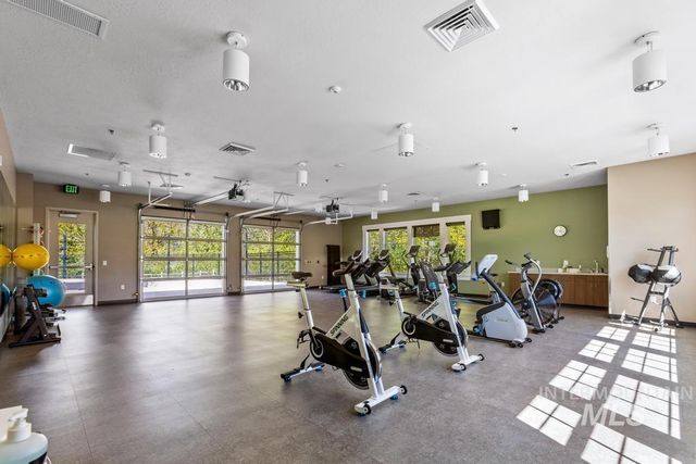 2885 W Hidden Springs Dr, Boise, ID 83714
