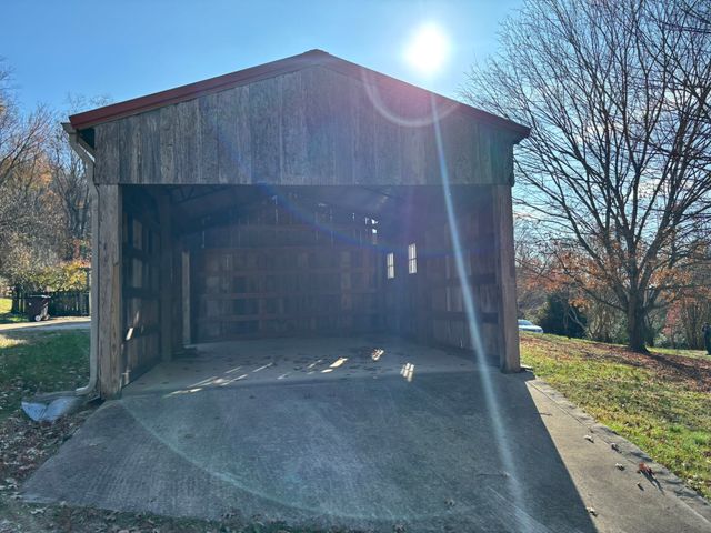 3771 Jimmy Gray Robinson Rd, Williamsport, TN 38487