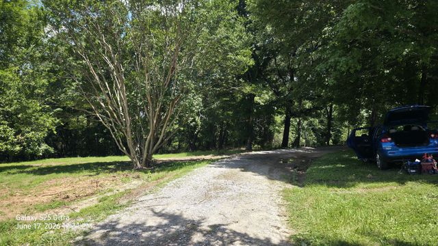3771 Jimmy Gray Robinson Rd, Williamsport, TN 38487