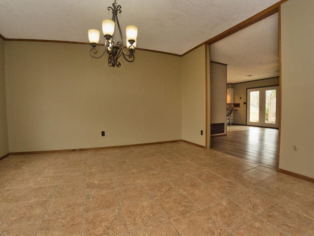 2202 G St SW, Miami, OK 74354