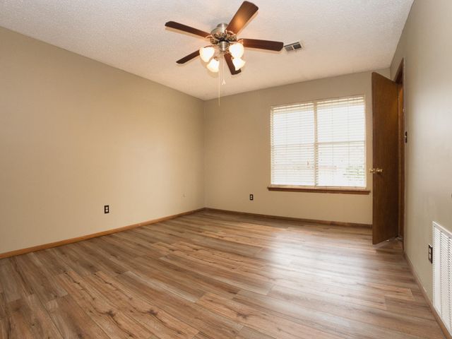 2202 G St SW, Miami, OK 74354