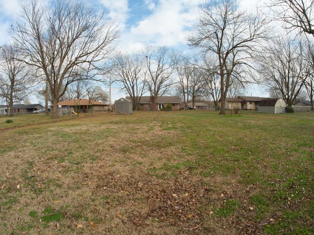 2202 G St SW, Miami, OK 74354