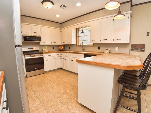 2202 G St SW, Miami, OK 74354